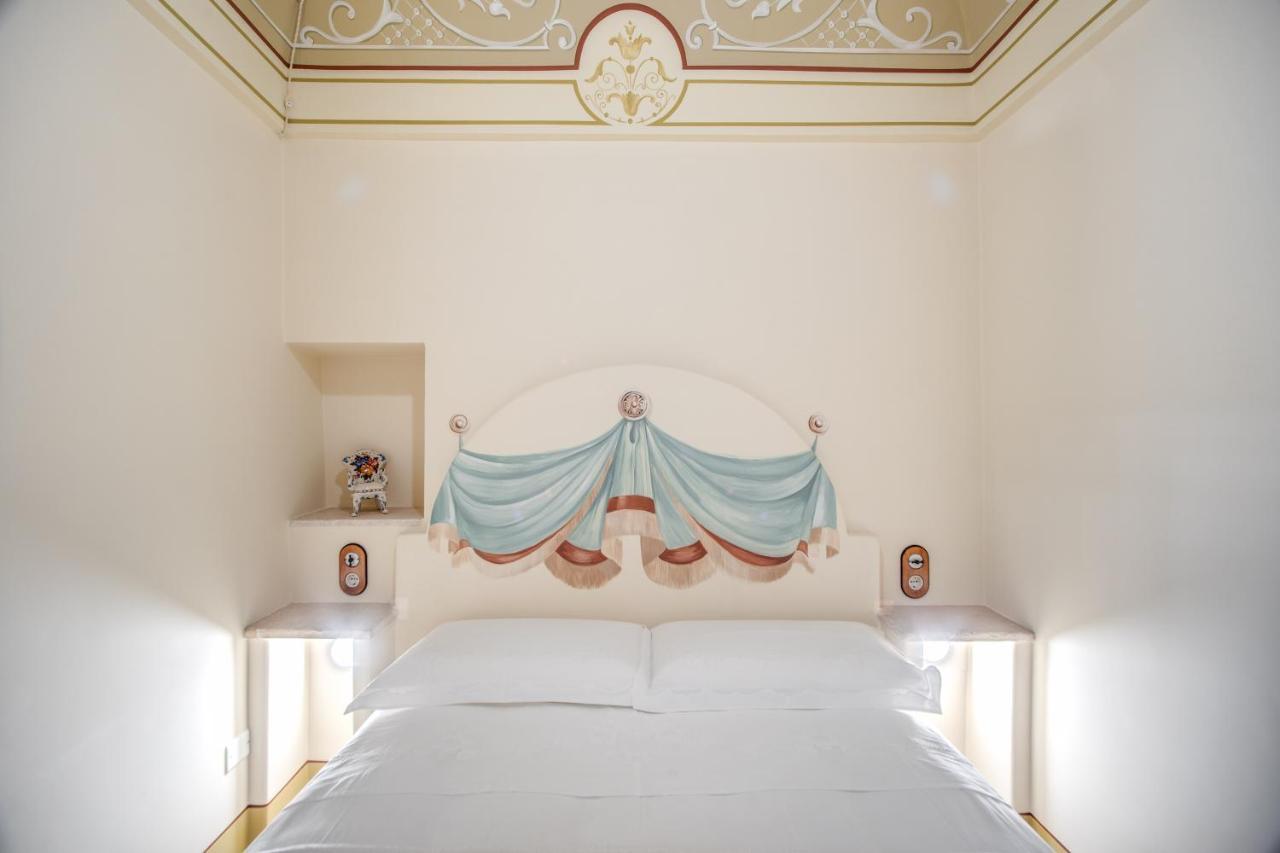 Palazzo Stunis - Dimora Di Charme Bed & Breakfast Ostuni Eksteriør bilde