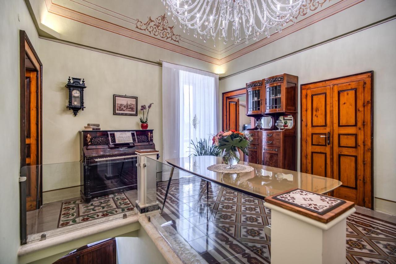 Palazzo Stunis - Dimora Di Charme Bed & Breakfast Ostuni Eksteriør bilde