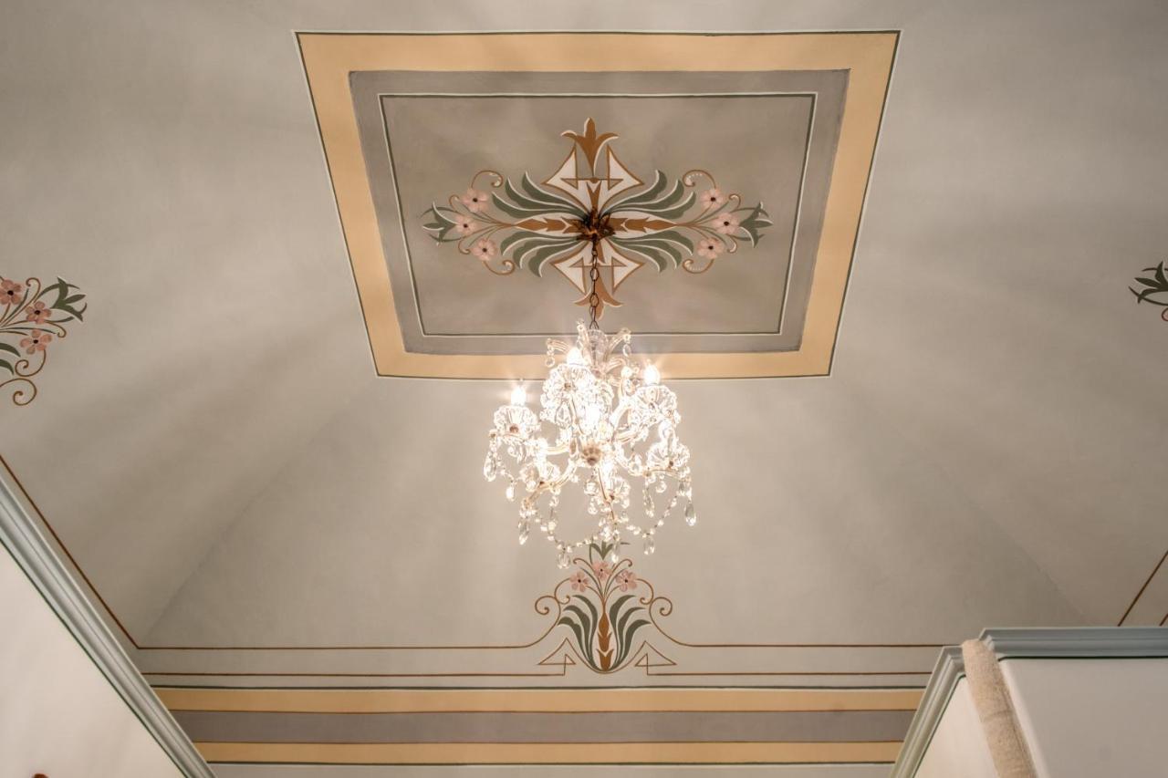 Palazzo Stunis - Dimora Di Charme Bed & Breakfast Ostuni Eksteriør bilde