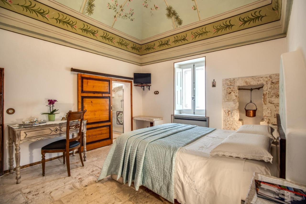 Palazzo Stunis - Dimora Di Charme Bed & Breakfast Ostuni Eksteriør bilde