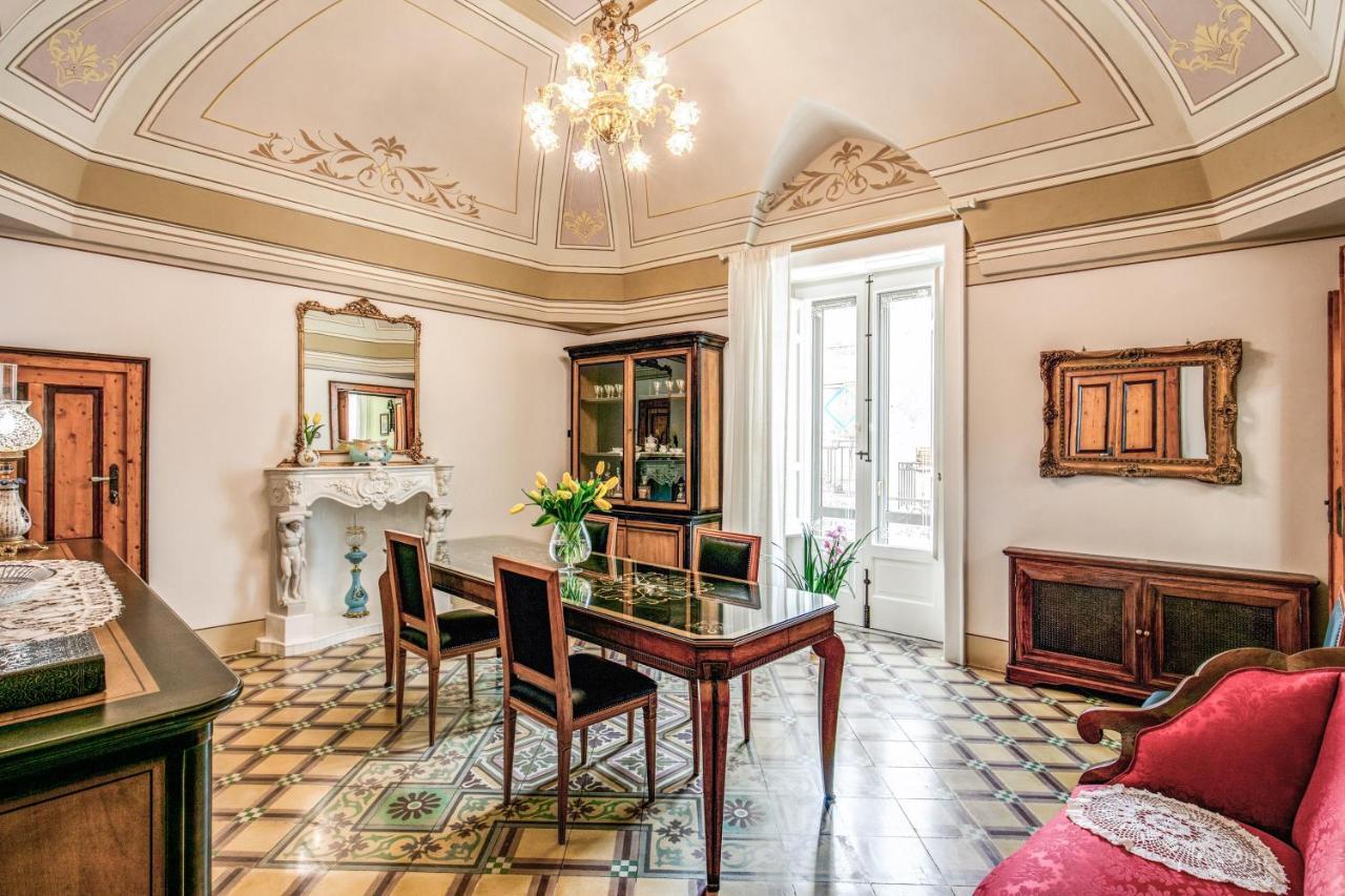Palazzo Stunis - Dimora Di Charme Bed & Breakfast Ostuni Eksteriør bilde