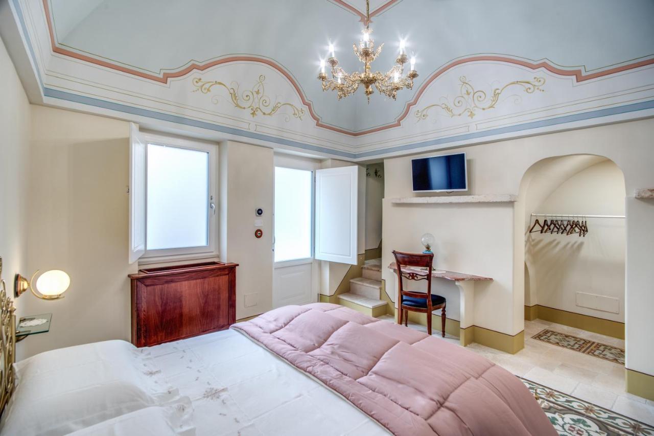 Palazzo Stunis - Dimora Di Charme Bed & Breakfast Ostuni Eksteriør bilde