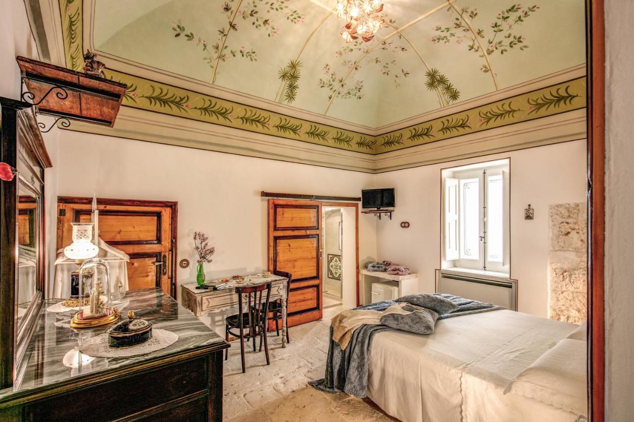 Palazzo Stunis - Dimora Di Charme Bed & Breakfast Ostuni Eksteriør bilde