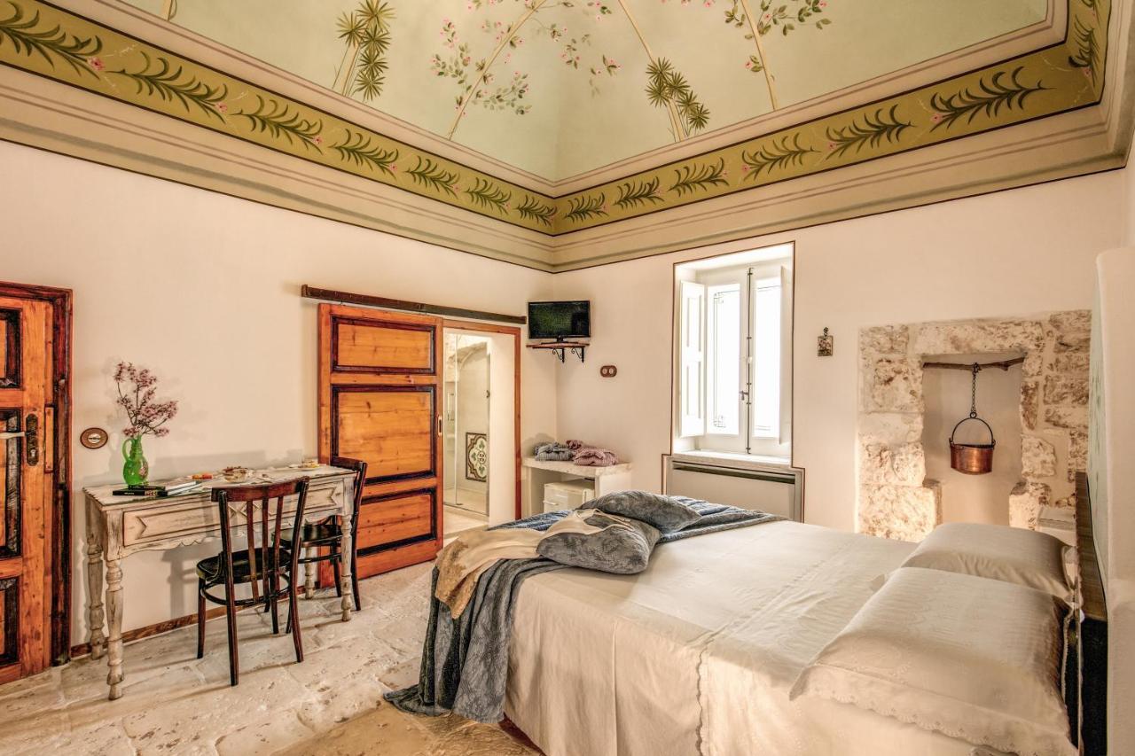 Palazzo Stunis - Dimora Di Charme Bed & Breakfast Ostuni Eksteriør bilde