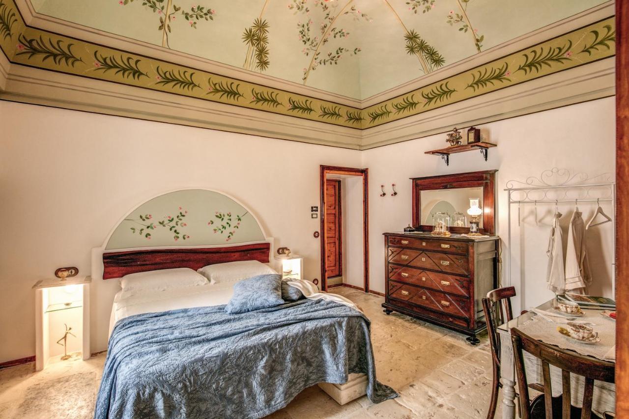 Palazzo Stunis - Dimora Di Charme Bed & Breakfast Ostuni Eksteriør bilde