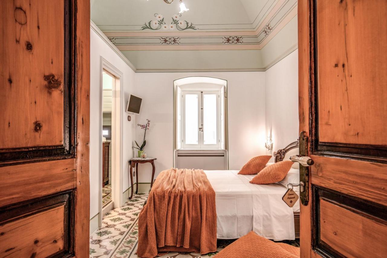 Palazzo Stunis - Dimora Di Charme Bed & Breakfast Ostuni Eksteriør bilde
